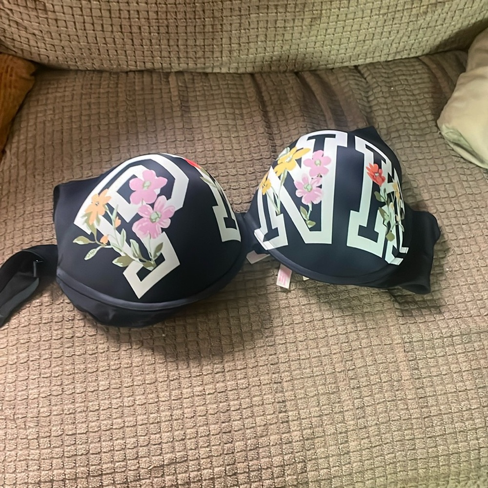42DD PINK Victoria’s Secret push up bra